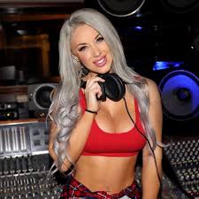 Laci Kay Somers mega