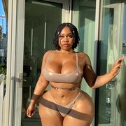 Mya Curvz